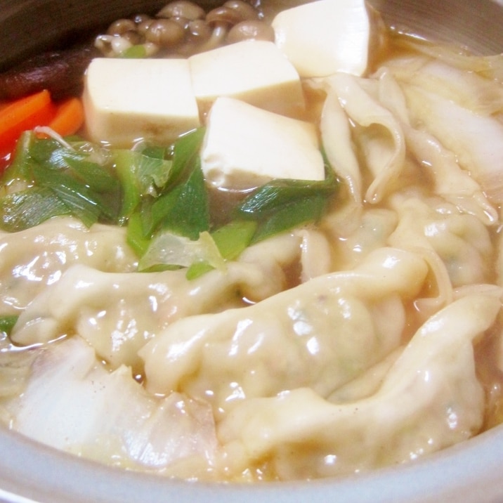 超簡単うまうま餃子鍋【市販の餃子と袋麺で】